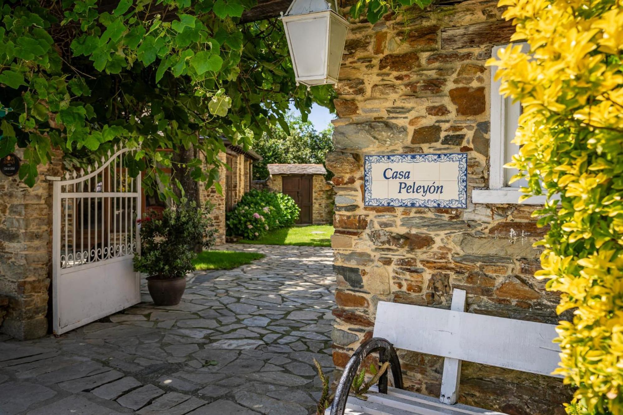 Casa Peleyon Bed & Breakfast Castropol Eksteriør bilde