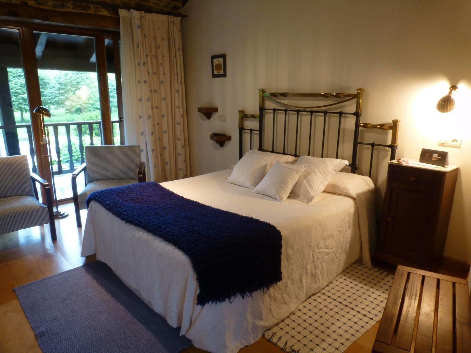 Casa Peleyon Bed & Breakfast Castropol Eksteriør bilde